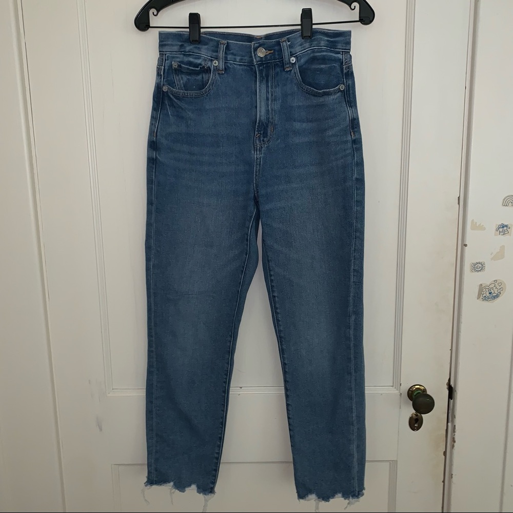 American Eagle Short Mom Jeans